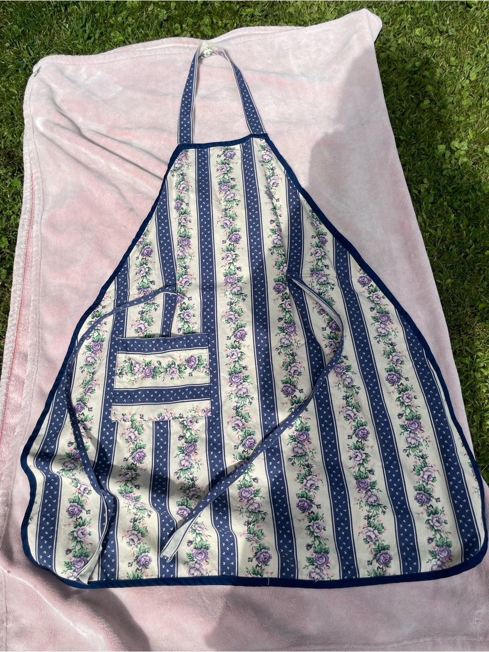 Blue Floral Stripe Cotton Apron with Pockets 🌸